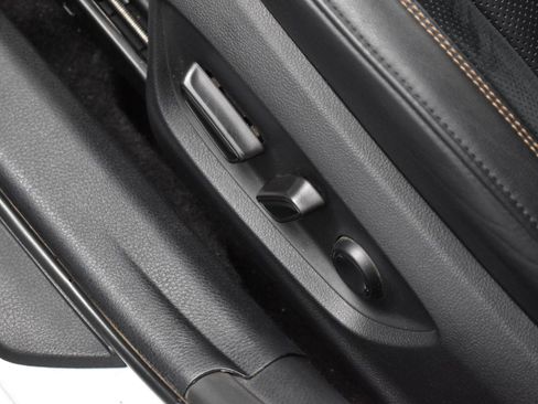 Used 2019 Toyota Avalon XSE image 13