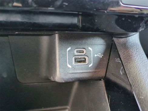 Certified 2024 Jeep Compass Limited w/ Sun and Sound Group image 32