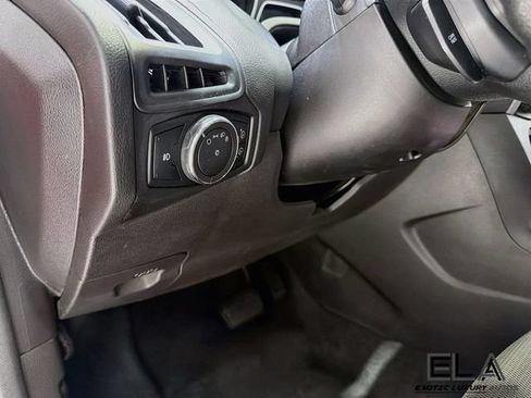 Used 2012 Ford Focus SE FWD image 11