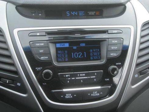 Used 2016 Hyundai Elantra SE image 17