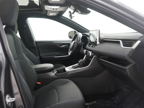 Used 2022 Toyota RAV4 SE w/ Convenience Package image 13