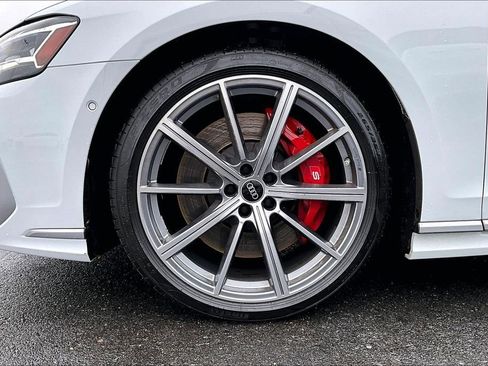 Used 2022 Audi S8 w/ S8 Comfort Plus Package AWD/4WD image 35