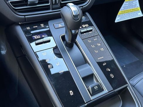 Used 2026 Porsche Macan AWD/4WD image 27