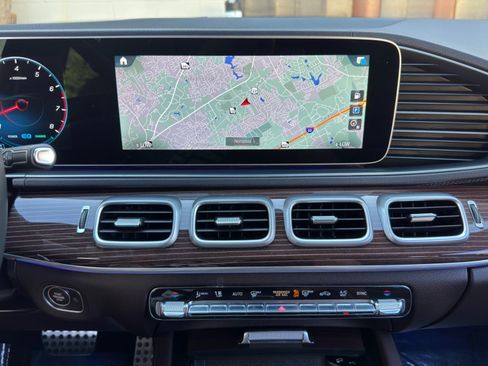 Used 2022 Mercedes-Benz GLS 580 4MATIC image 27