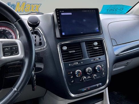 Used 2014 Dodge Grand Caravan SXT w/ Rear Park Assist Package FWD image 9