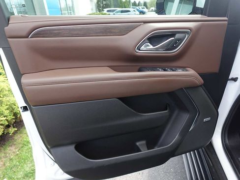 Used 2024 Chevrolet Suburban High Country AWD/4WD image 11