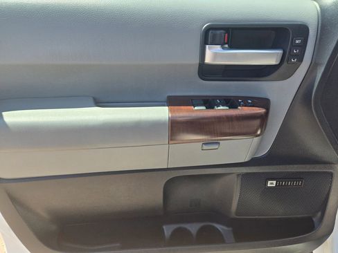 Used 2016 Toyota Sequoia Platinum image 9