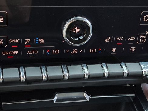 Used 2025 GMC Yukon Denali image 21