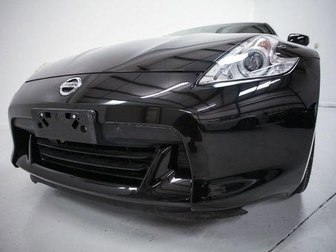 Used 2011 Nissan 370Z Touring w/ Sport Pkg RWD image 9