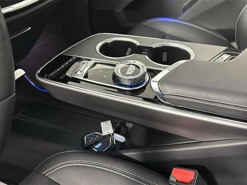 Used 2024 Cadillac Lyriq Luxury image 39