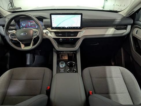 Used 2025 Ford Explorer Active AWD/4WD image 12