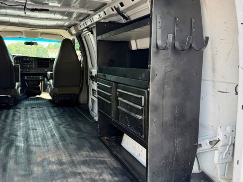Used 2019 Chevrolet Express 2500 Extended RWD image 10