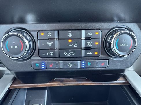 Used 2019 Ford F150 Lariat w/ Trailer Tow Package AWD/4WD image 15