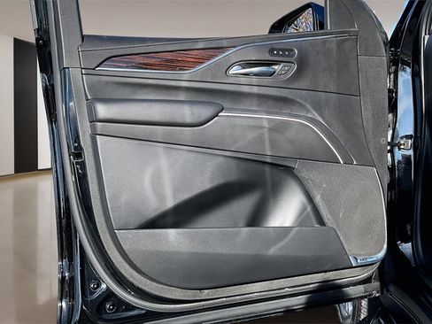 Used 2021 Cadillac Escalade Premium Luxury image 18