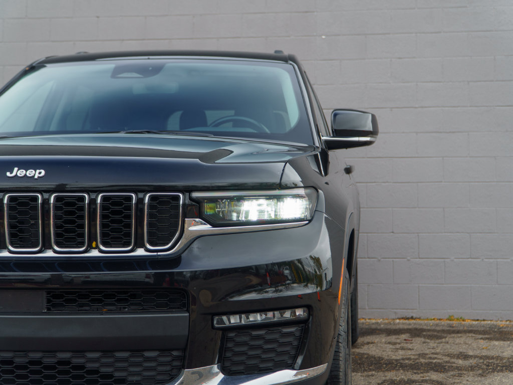 Used 2022 Jeep Grand Cherokee L Limited AWD/4WD image 11