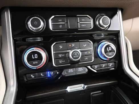 Used 2022 GMC Yukon XL Denali AWD/4WD image 21