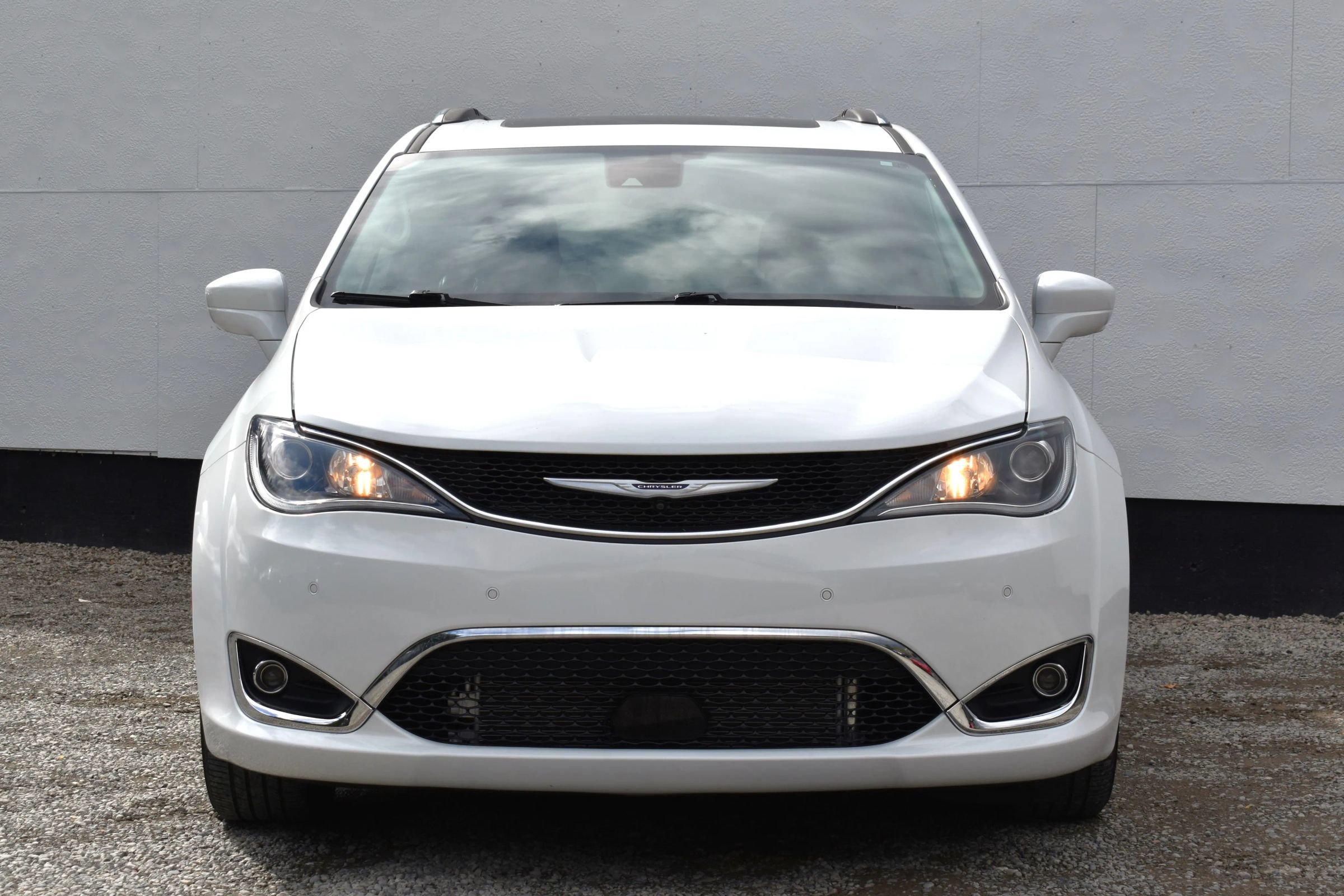 Used 2020 Chrysler Pacifica Touring-L Plus w/ Tire & Wheel Group FWD image 7