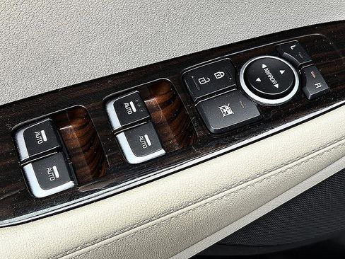 Used 2019 Kia Sorento LX w/ LX Convenience Package image 18