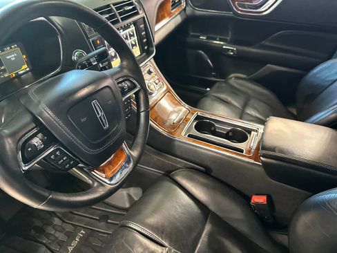 Used 2017 Lincoln Continental Select FWD image 12