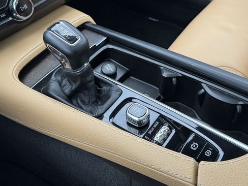 Used 2018 Volvo V90 T6 Cross Country w/ Convenience Package image 32