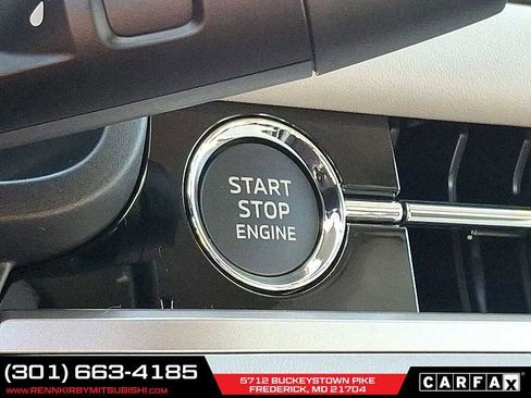 New 2025 Mitsubishi Outlander SE image 16