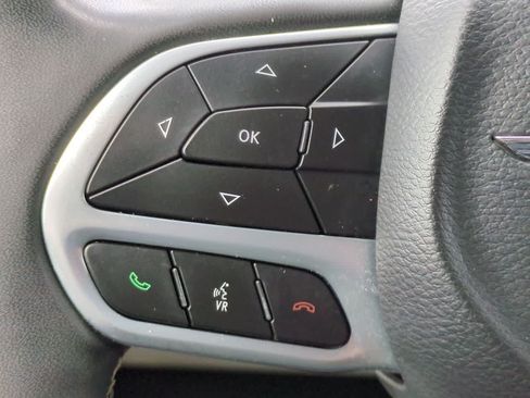 Used 2023 Chrysler Pacifica Touring-L FWD image 24