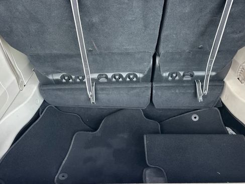 Used 2024 Chrysler Pacifica Select image 16