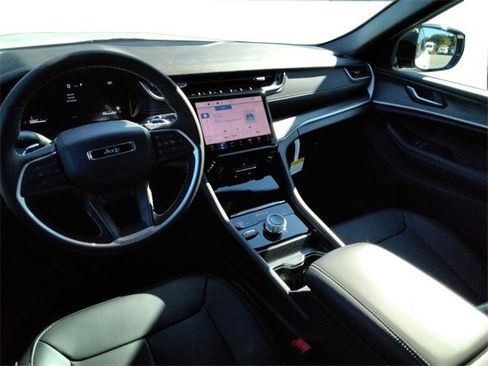 New 2025 Jeep Grand Cherokee Limited w/ Trailer Tow Package image 30