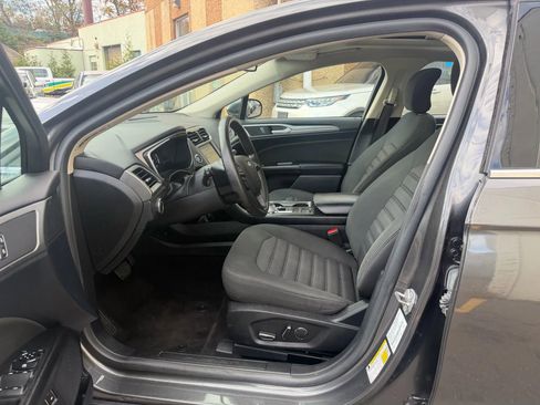 Used 2019 Ford Fusion SE image 28