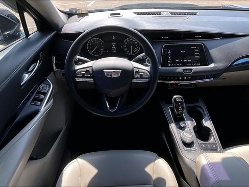 Used 2023 Cadillac XT4 Luxury w/ Cold Weather Package FWD image 13