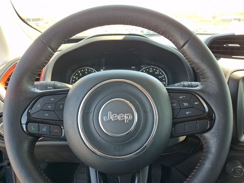 Certified 2022 Jeep Renegade Trailhawk AWD/4WD image 19