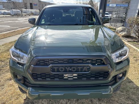Used 2022 Toyota Tacoma TRD Off-Road image 11