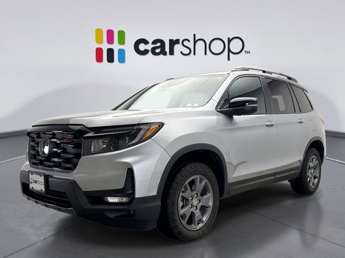 Used 2025 Honda Passport TrailSport image 1