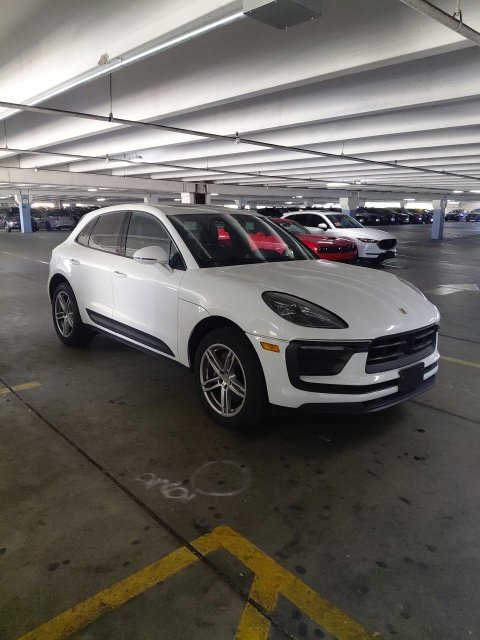 Used 2024 Porsche Macan AWD/4WD image 1