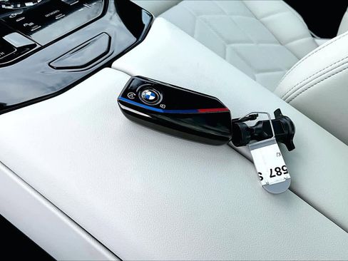 Certified 2025 BMW i5 M60 w/ Executive Package image 15