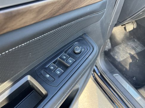 Certified 2025 Volkswagen Atlas SE w/ Panoramic Sunroof Package image 14