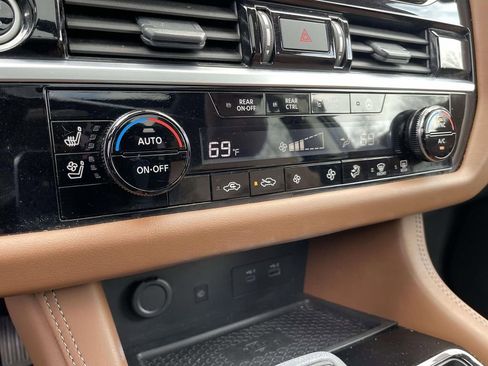 Used 2024 Nissan Pathfinder Platinum image 26