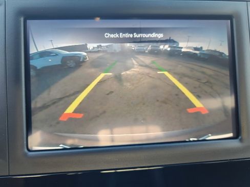 Used 2023 Chrysler Voyager LX image 43