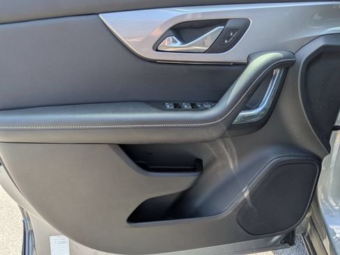Used 2025 Chevrolet Blazer LT FWD image 11