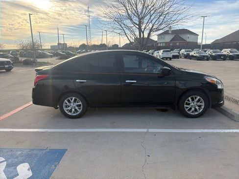Used 2017 Nissan Versa SV w/ SV Special Edition Package image 5