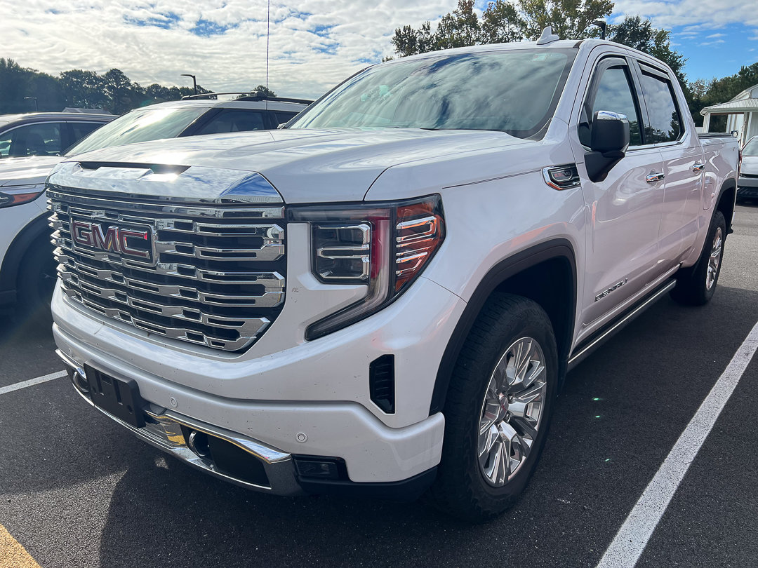 Used 2023 GMC Sierra 1500 Denali AWD/4WD image 2
