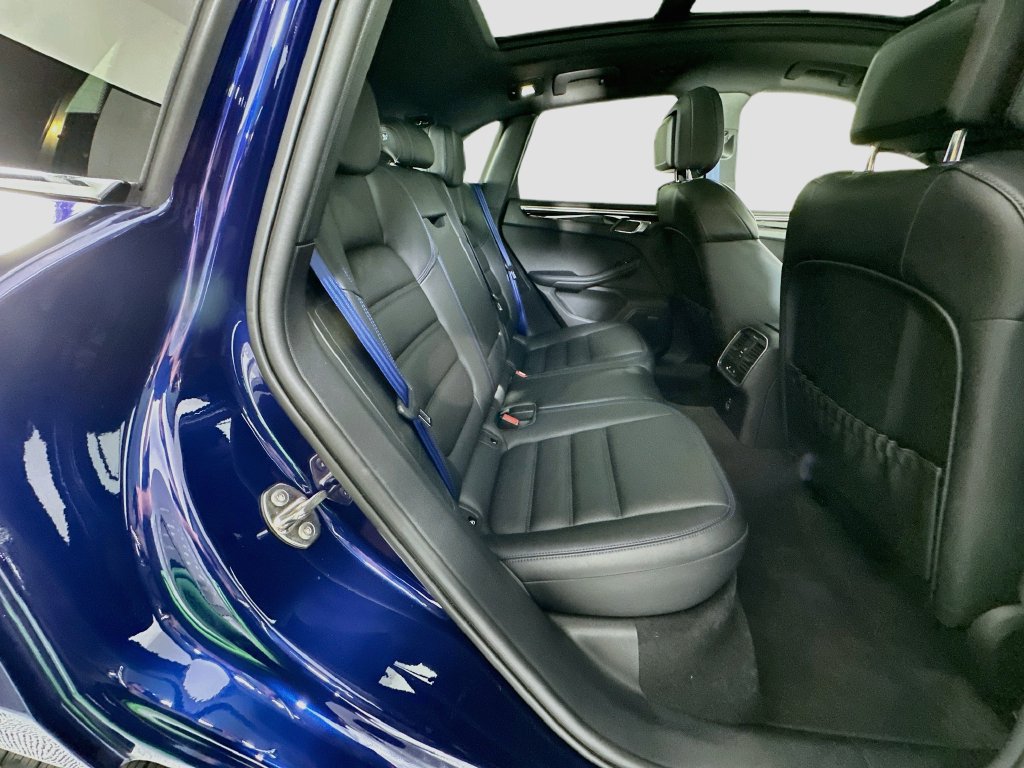 Certified 2024 Porsche Macan AWD/4WD image 29