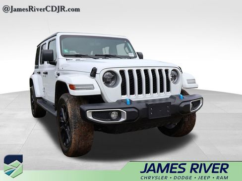 Used 2023 Jeep Wrangler Unlimited Sahara w/ Cold Weather Group AWD/4WD image 10