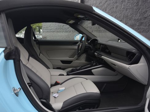 Certified 2025 Porsche 911 Carrera RWD image 28