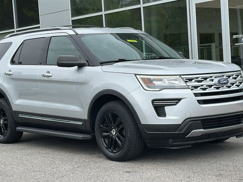Used 2018 Ford Explorer XLT AWD/4WD image 2