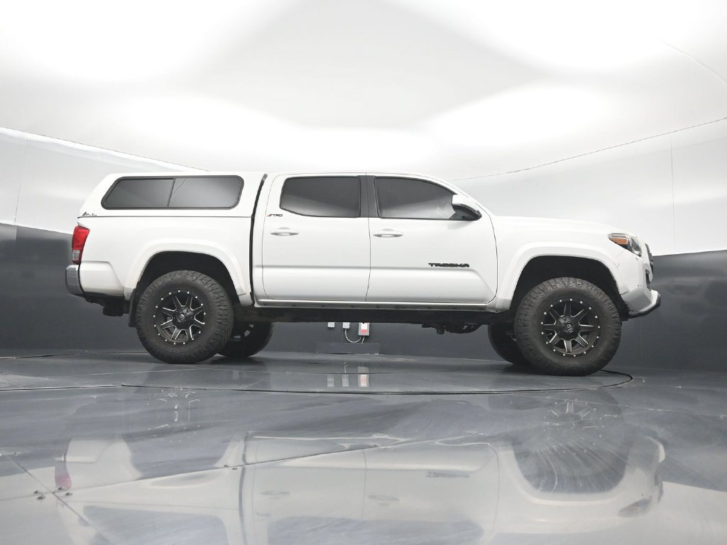 Used 2017 Toyota Tacoma SR5 w/ Tow Package AWD/4WD image 43
