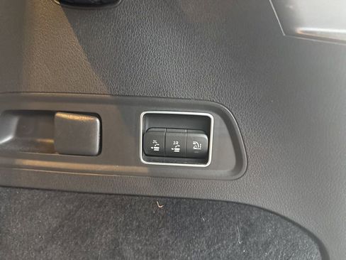 Certified 2023 Mercedes-Benz GLS 450 4MATIC image 33