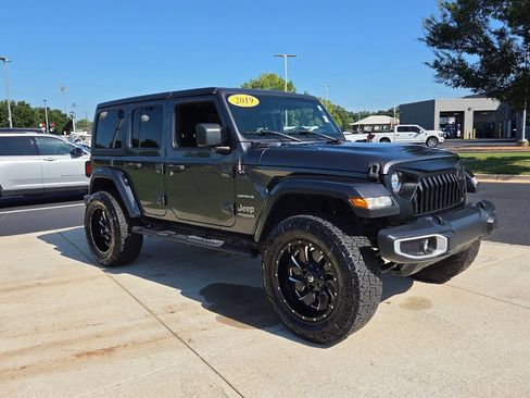 Used 2019 Jeep Wrangler Unlimited Sahara AWD/4WD image 16