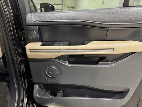 Used 2023 Ford Expedition Max Limited image 12