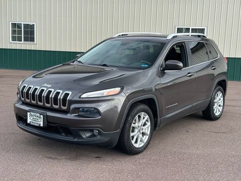 Used 2014 Jeep Cherokee Latitude FWD image 4